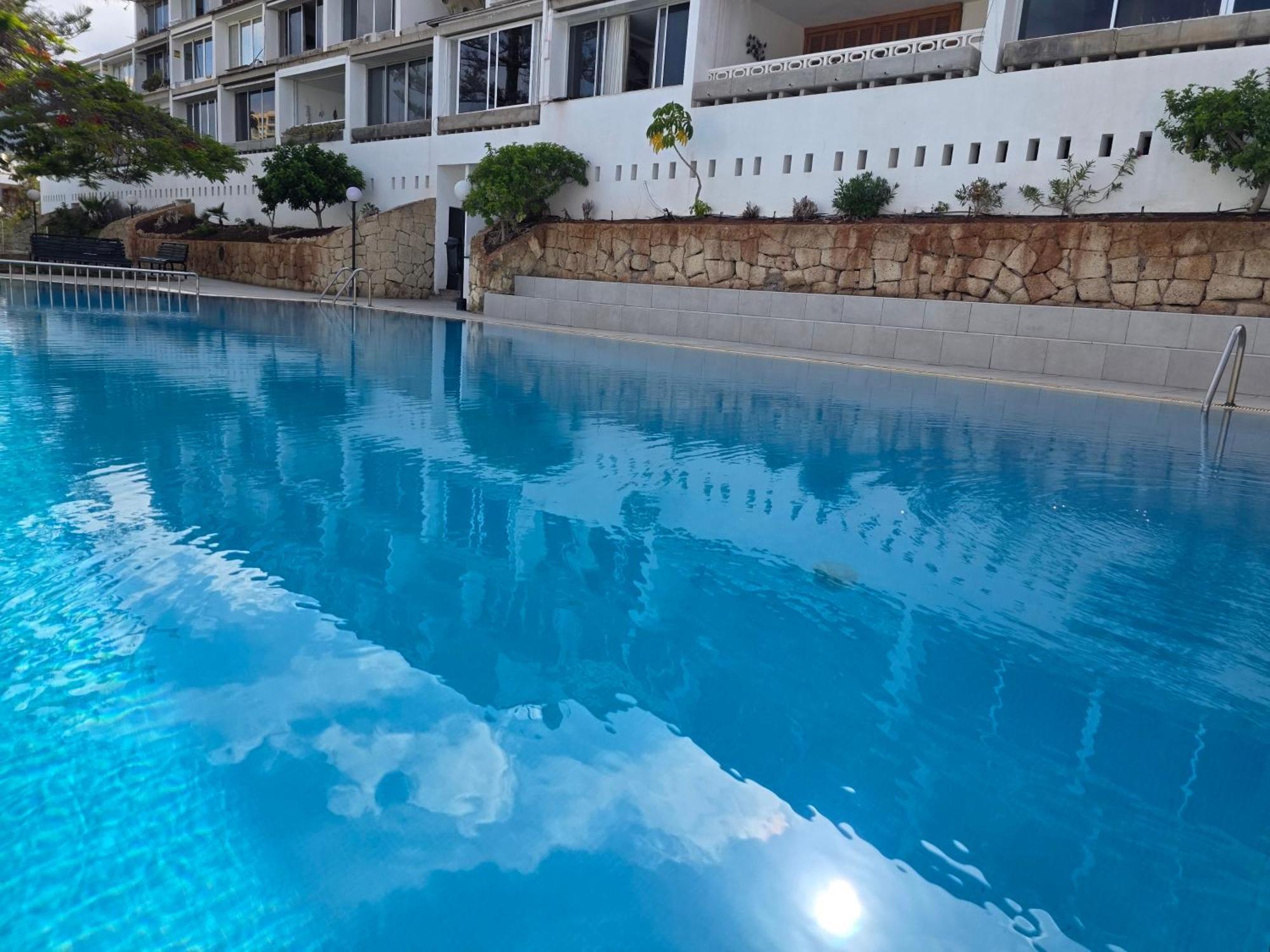 Apartment Jacaranda Close To The Beach, Sea-view, Pool, Wifi, Sat-tv